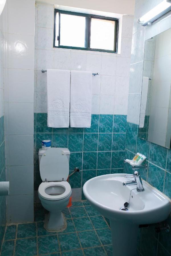 Gorillas Volcanoes Hotel Ruhengeri Bagian luar foto