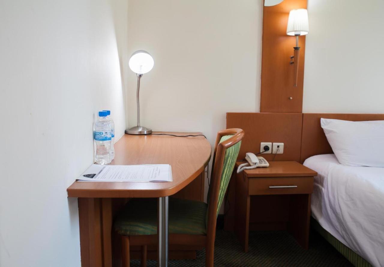 Gorillas Volcanoes Hotel Ruhengeri Bagian luar foto