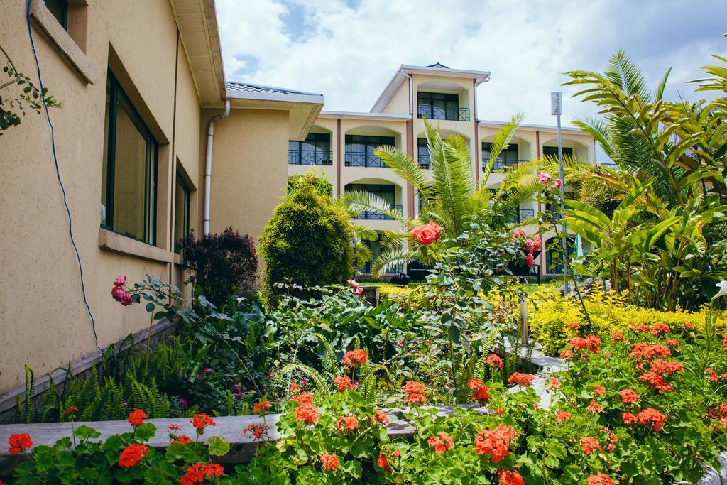 Gorillas Volcanoes Hotel Ruhengeri Bagian luar foto
