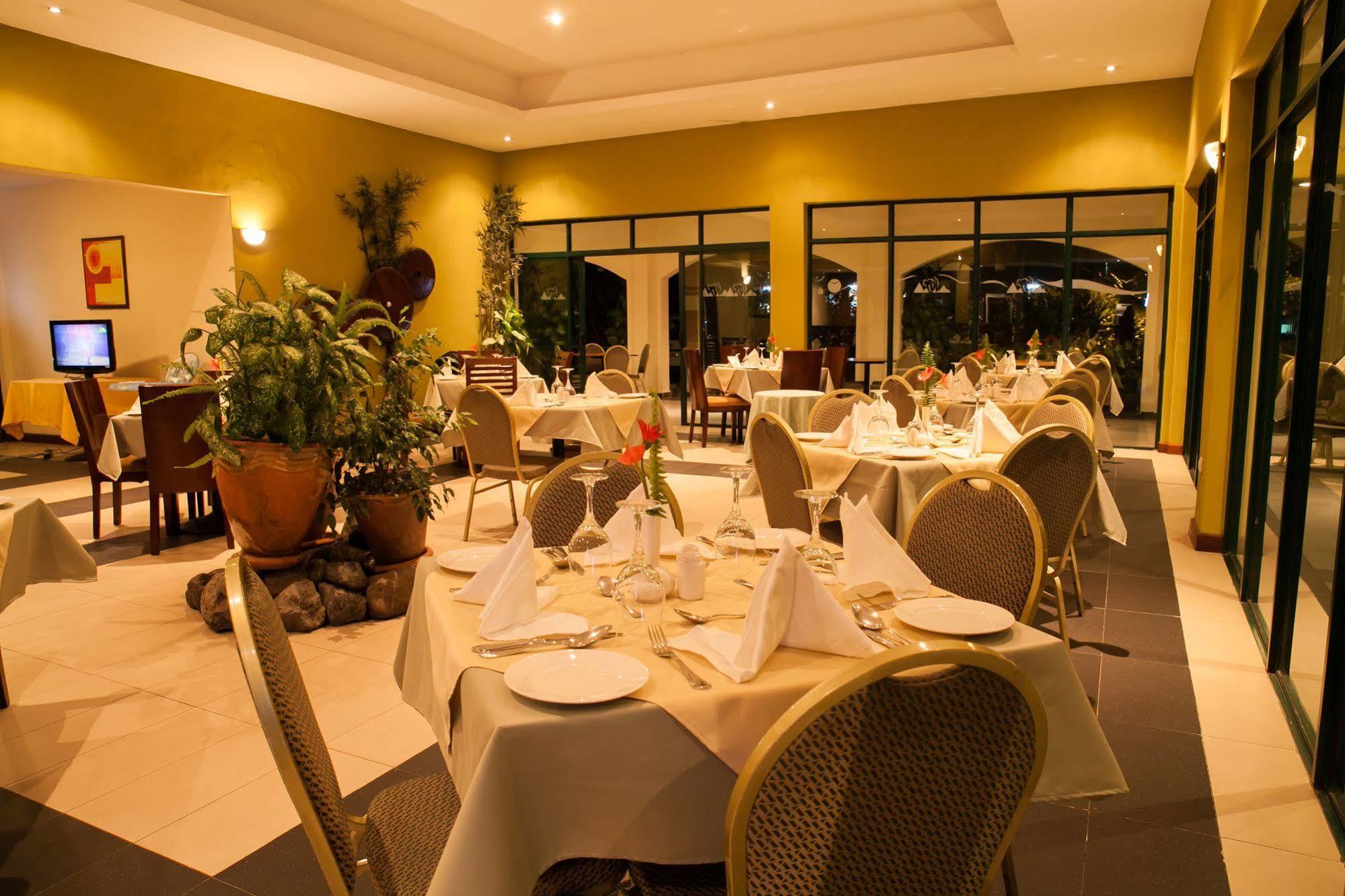 Gorillas Volcanoes Hotel Ruhengeri Bagian luar foto
