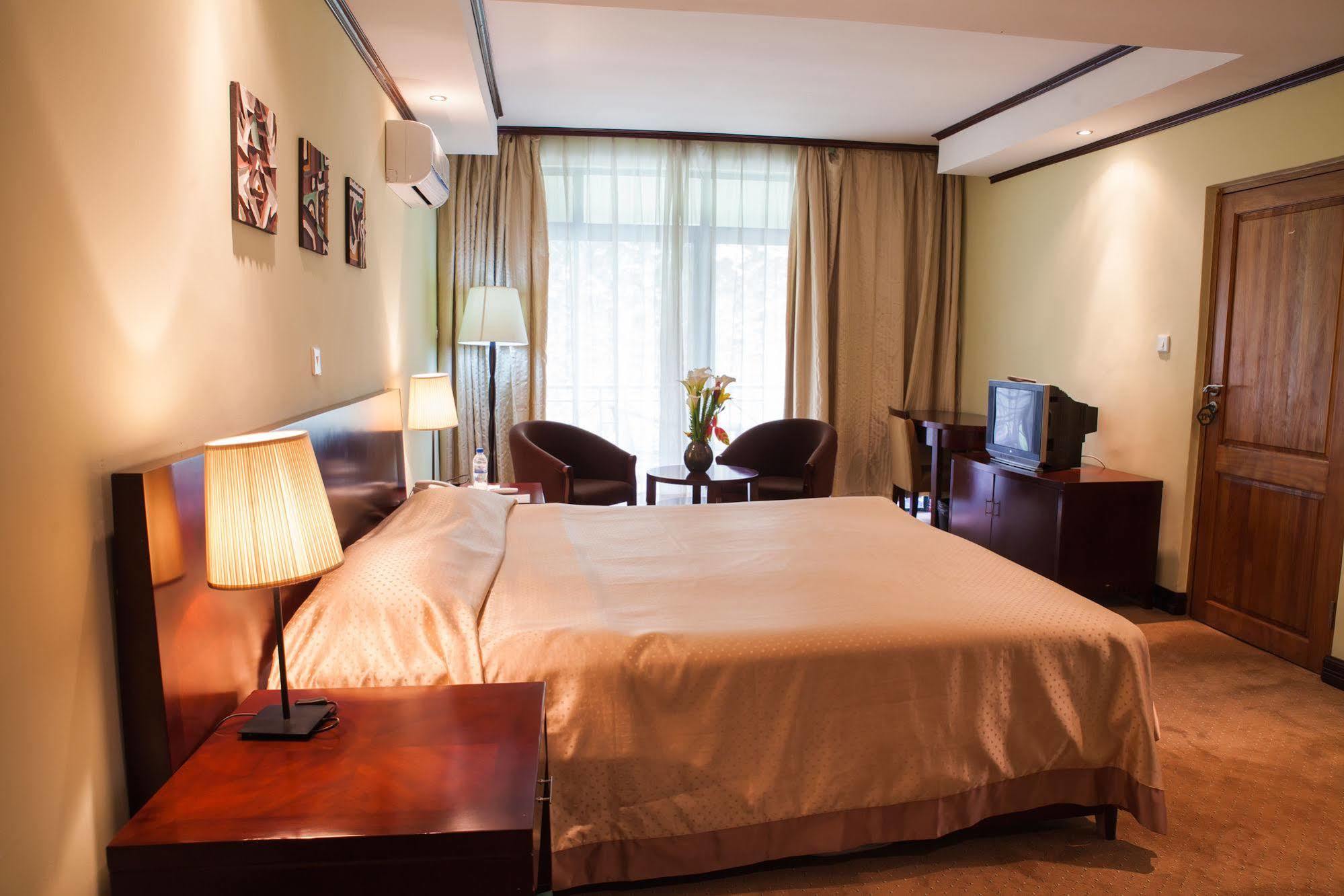 Gorillas Volcanoes Hotel Ruhengeri Bagian luar foto